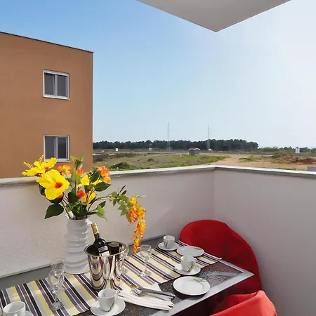 In With Swimming Pool Apartment Nin