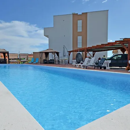 In With Swimming Pool Nin