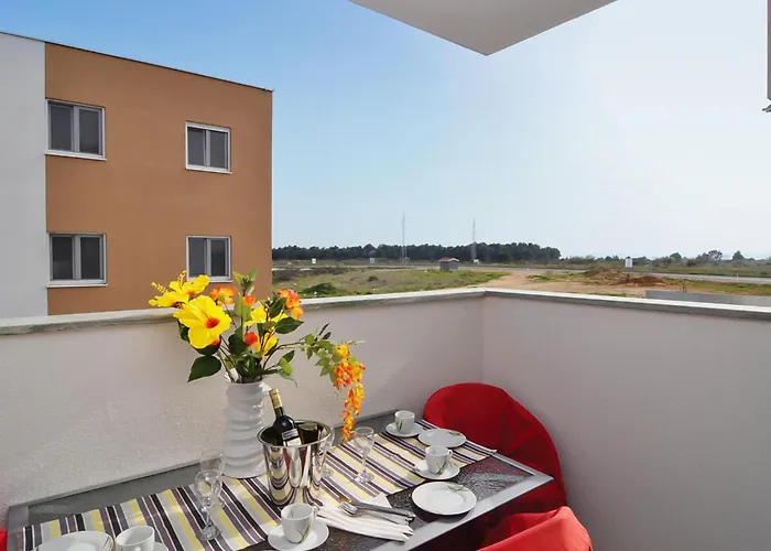 In With Swimming Pool Apartment Nin