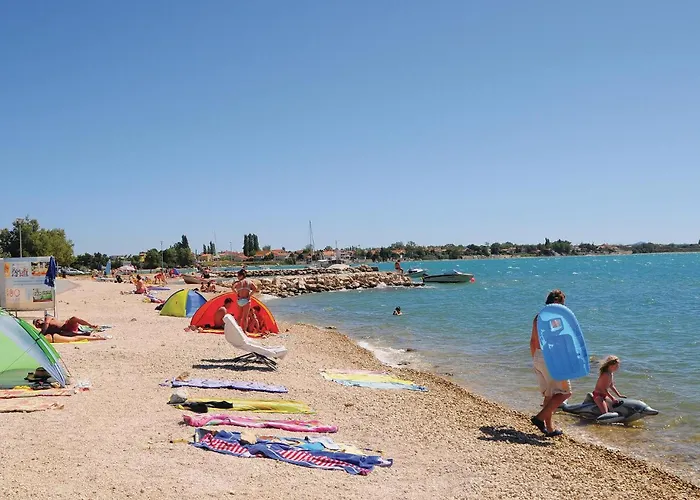 דירה In With Swimming Pool נין