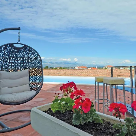 In With Swimming Pool Апартаменты