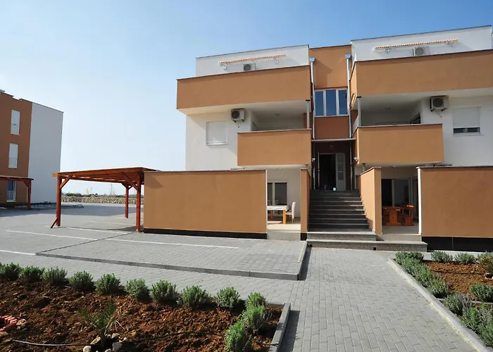 In With Swimming Pool Апартаменты *