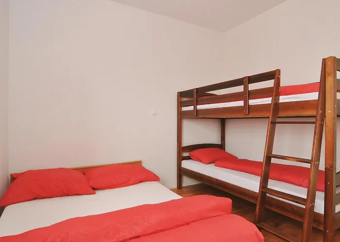 Apartman In With Swimming Pool Nin